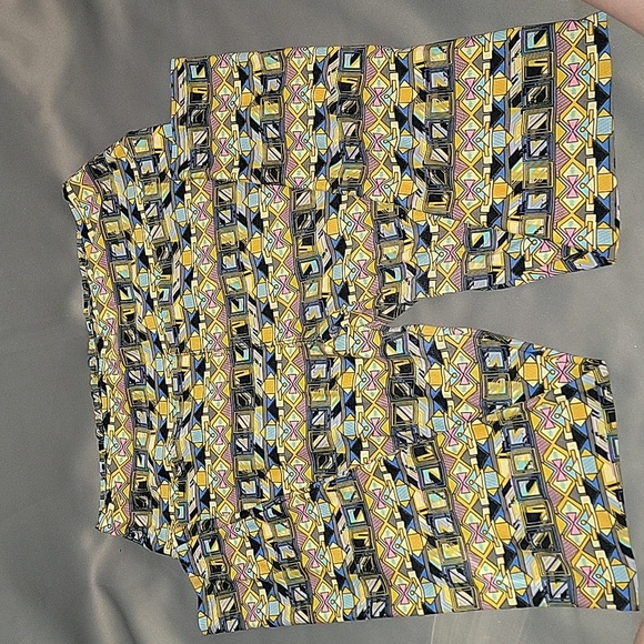 LuLaRoe Pants - (J12) LuLaroe Tall & Curvy Leggings